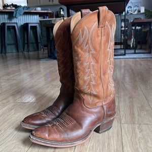 Justin’s Bent Rail 251 Distressed Cowboy Boot